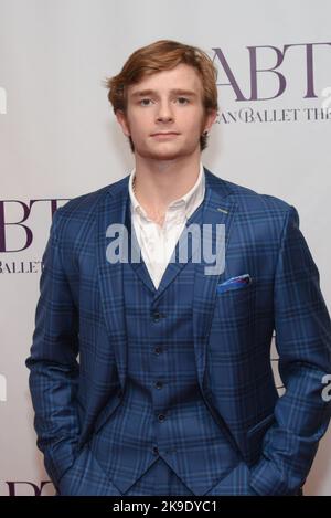 New York, USA. 27th Oct, 2022. New York, USA. 27th Oct, 2022. Aran Bell attends the American Ballet Theatre Fall Gala at David H. Koch Theater in New York, NY on October 27, 2022. (Photo by Efren Landaos/Sipa USA) Credit: Sipa USA/Alamy Live News Credit: Sipa USA/Alamy Live News Stock Photo