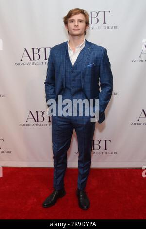 New York, USA. 27th Oct, 2022. New York, USA. 27th Oct, 2022. Aran Bell attends the American Ballet Theatre Fall Gala at David H. Koch Theater in New York, NY on October 27, 2022. (Photo by Efren Landaos/Sipa USA) Credit: Sipa USA/Alamy Live News Credit: Sipa USA/Alamy Live News Stock Photo