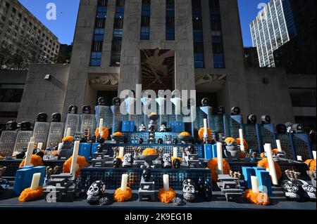 New York, USA. 27th Oct, 2022. Art installation seen at Rockefeller Center as part of the 2nd annual celebration of Mexico Week: Dia De Muertos, New York, NY, October 27, 2022. (Photo by Anthony Behar/Sipa USA) Credit: Sipa USA/Alamy Live News Stock Photo