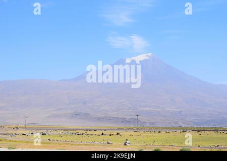 Agri Dagi (aka Mount Ararat) as seen from Turkey. The highest peak in Turkey (5,137 m). Photo taken in September 2022. Stock Photo