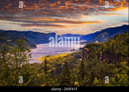 Sunset over Crown Point, Vista House and the Columbia River Gorge, Oregon Stock Photo