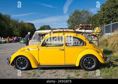 Yellow VW Beetle 1500 , produced from 1966 - 1970, side view Stock Photo