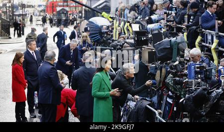 England, London, Westminster, 25th October 2022, International press and TV crews reporting from Downing Street on a new UK Prime Minister. Stock Photo