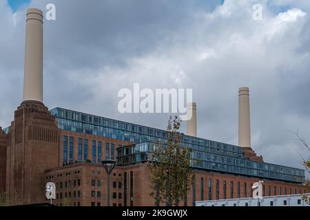 Battersea Power Station, decommissioned iconic coal-fired Power Station, refurbished into modern mixed-use buildings and neighbourhood. Stock Photo