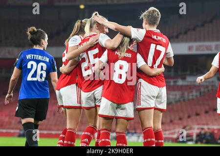 London, UK. 27th Oct, 2022. October 27, 2022, Arsenal, England, United Kingdom: Arsenal, England, October 27th 2022: Arsenal playersin celebrating during the UEFA Womens Champions League game between Arsenal and Zurich  (Credit Image: © Dylan Clinton/Sport Press Photo via ZUMA Press) Credit: Zuma Press/Alamy Live News
