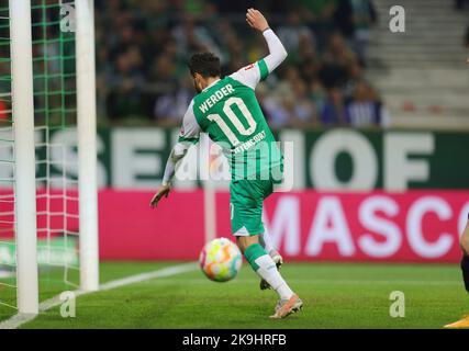 Bremen, Deutschland. 28th Oct, 2022. firo : 28.10.2022, football, soccer, 1st league, first 1st federal league, season 2022/2023, SV Werder Bremen - Hertha BSC Berlin goal chance Leonardo Bittencourt Credit: dpa/Alamy Live News Stock Photo