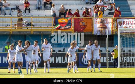 Milan, Italy. 29th Oct, 2022. Roma Celebrates during Inter - FC Internazionale vs AS Roma, Italian football Serie A Women match in Milan, Italy, October 29 2022 Credit: Independent Photo Agency/Alamy Live News Stock Photo