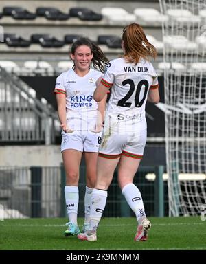 Nikee Van Dijk (20) of OHL and Silke Vanwynsberghe (21) of