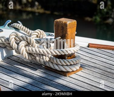 Mooring post tied rope wharf hi-res stock photography and images