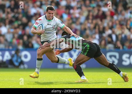 London, UK. 29th Oct, 2022. EDITORIAL USE ONLY  London Irish's London Luca Morisi with Harlequins' Lennox Anyanwu  during the Gallagher Premiership Rugby match between Harlequin and London Irish at the Twickenham Stoop, London. Picture date: Saturday October 29, 2022. Photo credit should read: Ben Whitley/Alamy Credit: Ben Whitley/Alamy Live News