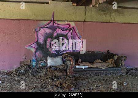 homeless living under Bridge Boulevard, Albuquerque, New Mexico Stock Photo