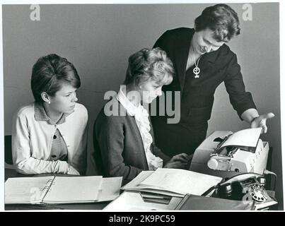 Training for office staff at Trafikaktiebolaget Grängesbergoxelösund Railways, TGOJ. Stock Photo