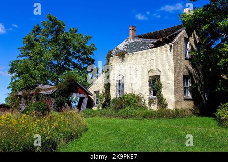 Old, abandoned farm home in Southwestern Ontario, Canada. Stock Photo