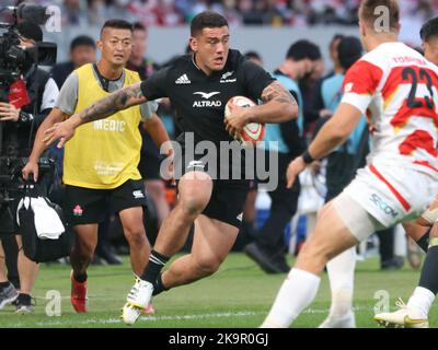 Tokyo, Japan. 29th Oct, 2022. New Zealand's hooker Codie Taylor carries the ball at a rugby test match between Japan and New Zealand at the National Stadium in Tokyo on Saturday, October 28, 2022. New Zealand defeated Japan 38-31. Credit: Yoshio Tsunoda/AFLO/Alamy Live News Stock Photo