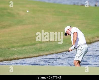 Miami, United States Of America. 29th Oct, 2022. DORAL, FL - OCTOBER 29: Lee Westwood of Majesticks GC ships on to the green on hole 16 during the Semifinals of the LIV Invitational Miami at Trump National Doral Miami on October 29, 2022 in Doral, Florida. (Photo by Alberto E. Tamargo/Sipa USA) Credit: Sipa USA/Alamy Live News Stock Photo