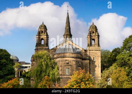 Edinburgh, Scotland, St Cuthbert's Parish Church amongst the trees of Princes Street Gardens in late summer or early autumn. Designed by Hyppolite Bla Stock Photo