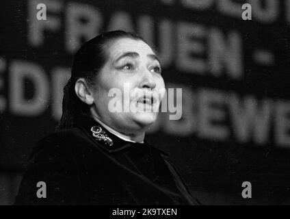 On 10 October 1971, the West German Women's Peace Movement (WFFB) celebrated its 20th anniversary in Dortmund, Germany Stock Photo