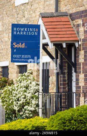 NORTHAMPTONSHIRE, UK - May 25, 2022. House sold sign outside the entrance to an old cottage in Stoke Bruerne village Stock Photo