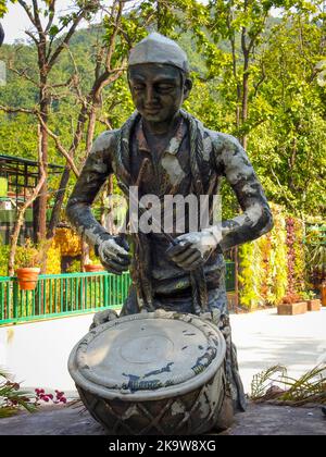 November 9th 2018. Dehradun City Uttarakhand India. Bronze Statues of people depicting local music and dances at Malsi City zoo. Stock Photo