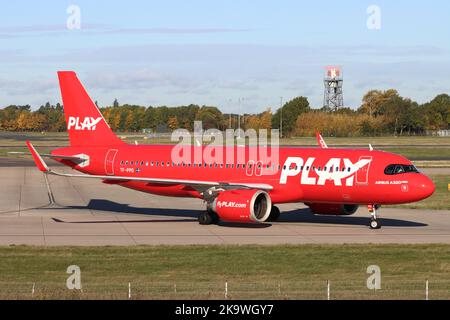 Play Airlines, Airbus A320 TF-PPD, arrives Stansted Airport, Essex, UK Stock Photo