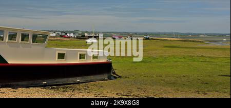 One of the houseboats beside The Kench on Hayling Island at low tide. Stock Photo