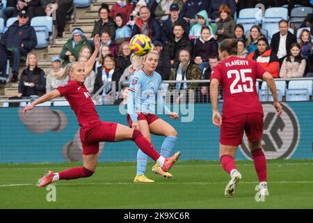 Manchester, UK. 30th Oct, 2022. Manchester, England, October 30th 2022: Lauren Hemp (11 Manchester City) crosses the ball during the Barclays FA Womens Super League game between Manchester City and Liverpool at Academy Stadium in Manchester, England (Natalie Mincher/SPP) Credit: SPP Sport Press Photo. /Alamy Live News Stock Photo