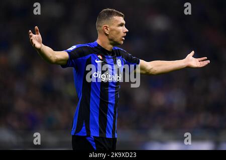 Milan, Italy. 29 October 2022. Edin Dzeko of FC Internazionale reacts during the Serie A football match between FC Internazionale and UC Sampdoria. Credit: Nicolò Campo/Alamy Live News Stock Photo