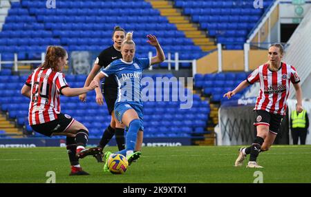 St Andrews Stadium, Birmingham Oct 2022 Jade Pennock (Birmingham no 7 ) battles for ball during Women's Championship match WSL2 between Birmingham City & Sheffield United (Karl Newton/SPP (Sport Press Photo)) Credit: SPP Sport Press Photo. /Alamy Live News Stock Photo