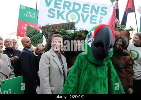 Copenhagen/Denmark/30 October 2022/Last general lections campaign day Denmark's prime minister Ms.mette Frederiksen compnay with here various ministers participates in climate march today on sunday at infront danish parliament christiansborg 1000 and 1000 people march in various cities for climate change and worleds forests and green energy.  (Photo. Francis Joseph Dean/Dean Pictures. Stock Photo