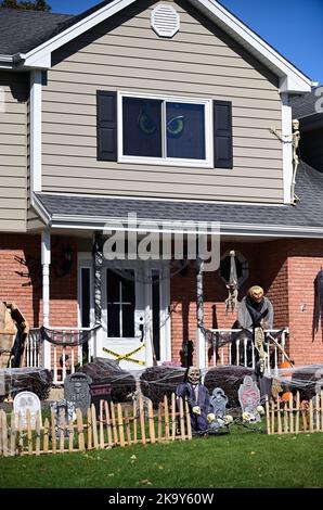 Bartlett, Illinois, USA. Its that time of year where ghosts, goblins, pumpkins, black cats and even graveyards, are displayed. Stock Photo