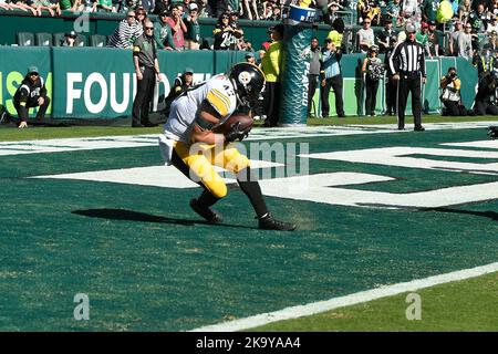 Pittsburgh Steelers fullback Derek Watt (44) communicates to a teammate  during warmups before an NFL football game, Sunday, Oct. 10, 2021 in  Pittsburgh. (AP Photo/Matt Durisko Stock Photo - Alamy