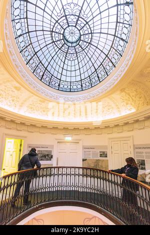 Interior showing the stained glass dome skylight, Gallery of Modern Art ( GoMA) 111 Queen St, Royal Exchange Square, Glasgow, Scotland. Stock Photo