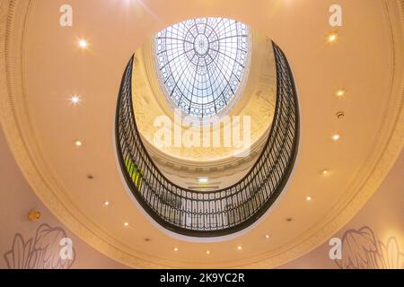 Interior showing the stained glass dome skylight, Gallery of Modern Art ( GoMA) 111 Queen St, Royal Exchange Square, Glasgow, Scotland. Stock Photo