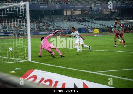 Kolkata, India. 29th Oct, 2022. ATKMB (Mohunbagan football club) and EBFC (East Bengal football club) the two arch rival super giants of Indian football meet in ISL 2022-23 at salt lake stadium, Kolkata (VYBK. Popularly known as Calcutta Derby; ATKMB wins it in style with 2-0 margin. The scorers are Hugo Boumous and Manbir Singh in the 2nd Half of the match. Different moments of the football match. (Photo by Amlan Biswas/Pacific Press) Credit: Pacific Press Media Production Corp./Alamy Live News Stock Photo