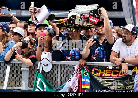 Mexico City, Mexico. 27th Oct, 2022. Fans, F1 Grand Prix of Mexico at Autodromo Hermanos Rodriguez on October 27, 2022 in Mexico City, Mexico. (Photo by HIGH TWO) Credit: dpa/Alamy Live News Stock Photo