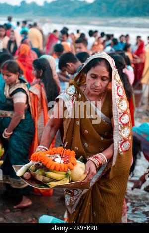 Jamshedpur, India. 30th Oct, 2022. Devotees offering prayers to God ...