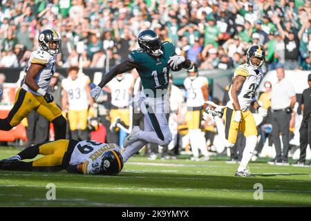 PHILADELPHIA, PA - OCTOBER 30: Philadelphia Eagles wide receiver