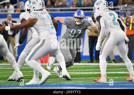 DETROIT, MI - OCTOBER 30: Detroit Lions offensive tackle Penei