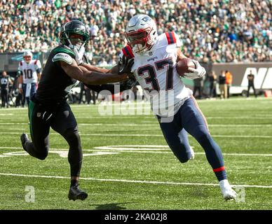 New York Jets cornerback Sauce Gardner (1) against the Buffalo Bills in an  NFL football game, Sunday, Dec. 11, 2022, in Orchard Park, NY. Bills won  20-12. (AP Photo/Jeff Lewis Stock Photo - Alamy