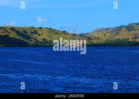 Tourist Boats At The Coast of Kelor Island, in Komodo National Park, Labuan Bajo, Flores, Indonesia Stock Photo