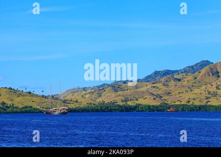 Tourist Boats At The Coast of Kelor Island, in Komodo National Park, Labuan Bajo, Flores, Indonesia Stock Photo