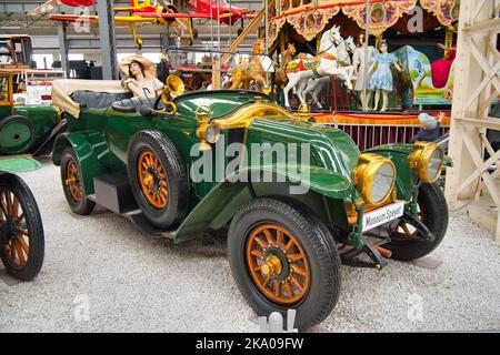 SPEYER, GERMANY - OCTOBER 2022: green PEUGEOT DOPPELPHAETON antique retro car 1909 in the Technikmuseum Speyer. Stock Photo