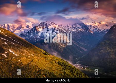 Palu, diavolezza and Bernina mountain range from Muottas Muragl Stock Photo