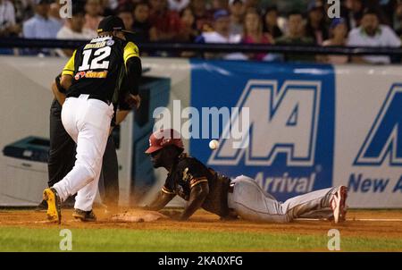 Valencia, Carabobo, Venezuela. 30th Oct, 2022. October 30, 2022. The  current champions, Navegantes del Magallanes, received the ardenales de  Lara, at the Jose Bernardo Perez stadium for the opening match of the