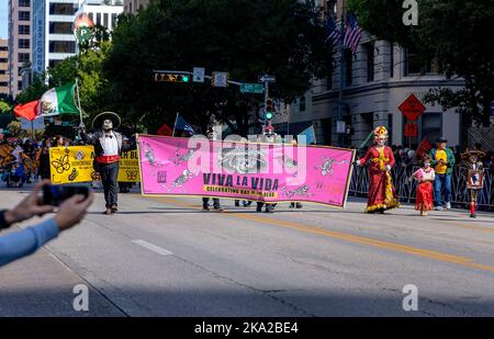 Viva la Vida Parade celebrating the Day of the Dead (Dia de los Muertos) in Austin, Texas Stock Photo