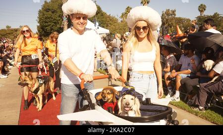 Long Beach, USA. 30th Oct, 2022. Dogs and their owners dressed in costumes take part in the 21st annual Haute Dog Howl'oween Parade at Marina Vista Park in Long Beach, California, the United States, Oct. 30, 2022. Credit: Zeng Hui/Xinhua/Alamy Live News Stock Photo