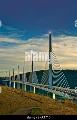 The Millau Viaduct carries the A75 trunk road, known as 'La Meridienne', across the River Tarn valley in Aveyron, Midi-Pyrenees, France Stock Photo