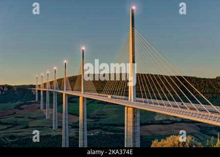 The Millau Viaduct carries the A75 trunk road, known as 'La Meridienne', across the River Tarn valley in Aveyron, Midi-Pyrenees, France Stock Photo