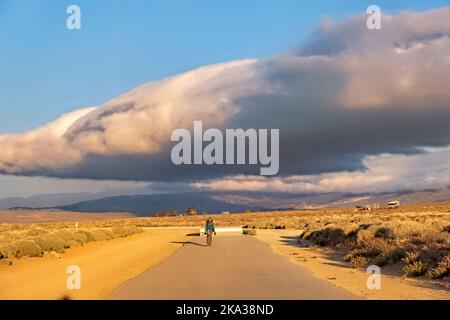 Hiking the California Aqueduct, Pacific Crest Trail, California, USA Stock Photo