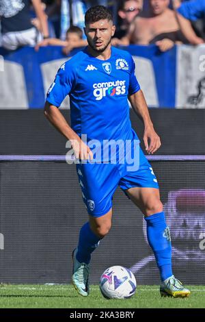 Nicolas Gonzalez (ACF Fiorentina) and Liberato Cacace (Empoli FC) during  the italian soccer Serie A match ACF Fiorentina vs Empoli FC on April 03,  2022 at the Artemio Franchi stadium in Florence